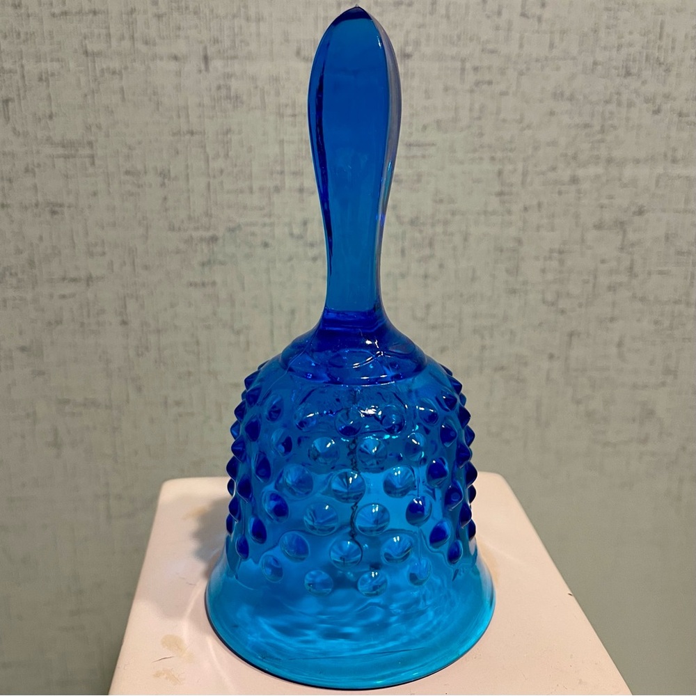 FENTON COLONIAL BLUE HOBNAIL BELL AND BLUEBIRD OF HAPPINESS FIGURINE BUNDLE - Picture 6 of 9